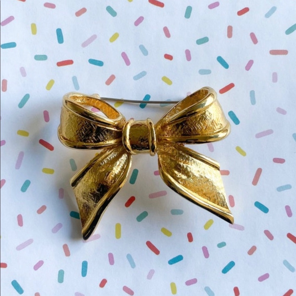 Vintage Gold Textured Bow Brooch